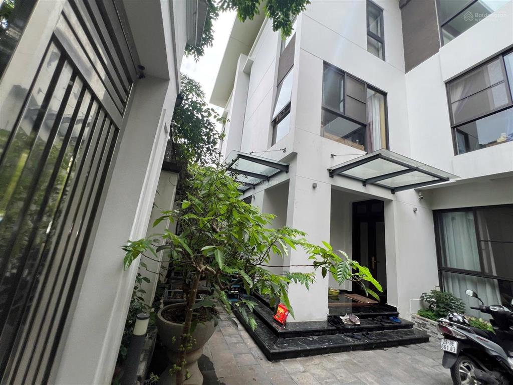 Anh khách cần bán căn biệt thự view hồ trung văn, mặt tiền 11m, nhà đã hoàn thiện  sẵn sổ đỏ