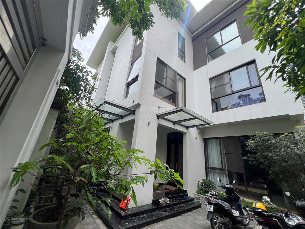 Anh khách cần bán căn biệt thự view hồ trung văn, mặt tiền 11m, nhà đã hoàn thiện  sẵn sổ đỏ