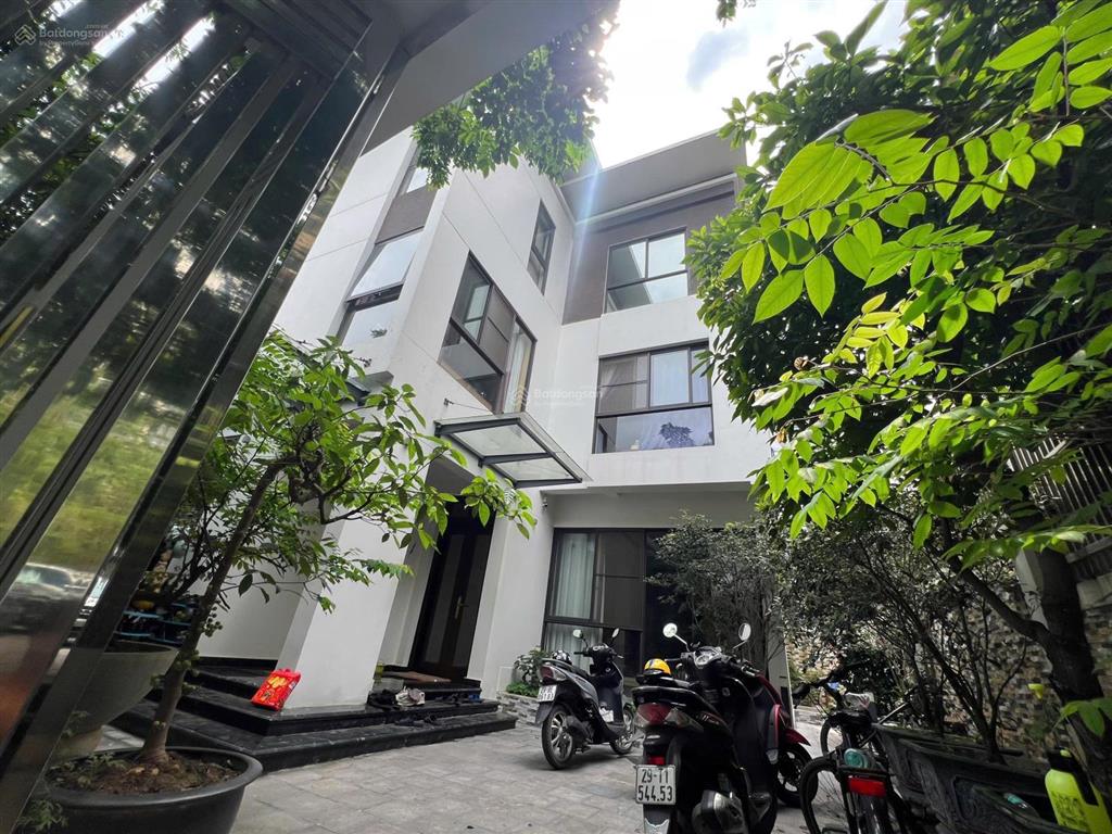 Anh khách cần bán căn biệt thự view hồ trung văn, mặt tiền 11m, nhà đã hoàn thiện  sẵn sổ đỏ