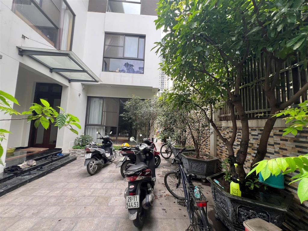 Anh khách cần bán căn biệt thự view hồ trung văn, mặt tiền 11m, nhà đã hoàn thiện  sẵn sổ đỏ