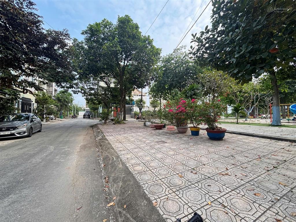 Bán nhà 4 tầng 90m2, đường 16m, gần công viên, song hành xa lộ hà nội, phước long a, quận 9