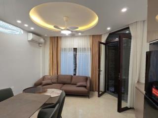 Nhỉnh 12 tỷ một chút mua được nhà 5 tầng thang máy ngay trần duy hưng tặng full nội thất