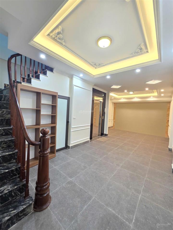 Bán nhà cầu giấy  lô góc ô tô  tặng full nội thất mới  giá chào mềm như bún