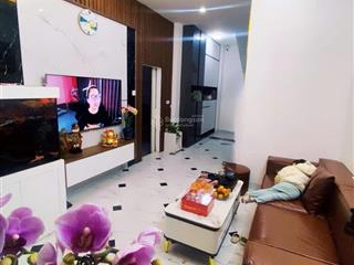 Chính chủ bán nhà 40m2 cổ nhuế  6 tầng 1 tum . thang máy