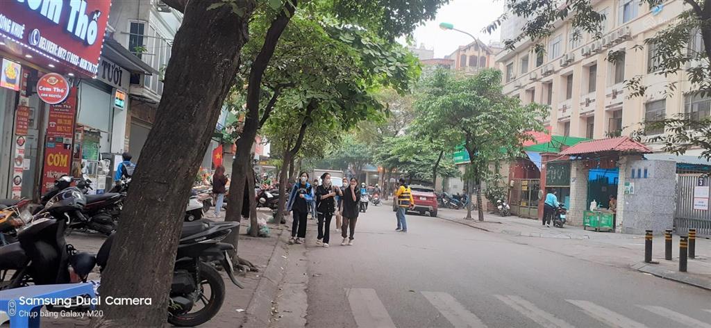 Tòa văn phòng nguyễn hoàng diện tích 240m², 10 tầng mặt tiền 18m giá 142 tỷ dòng tiền khủng