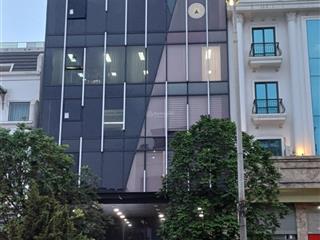 Tòa văn phòng 8 tầng hoàng quốc việt 270m, 133 tỷ dòng tiền 450tr/tháng