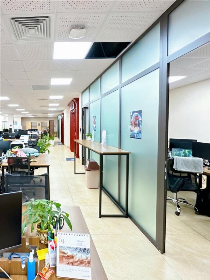 Tòa văn phòng 8 tầng hoàng quốc việt 270m, 133 tỷ dòng tiền 450tr/tháng