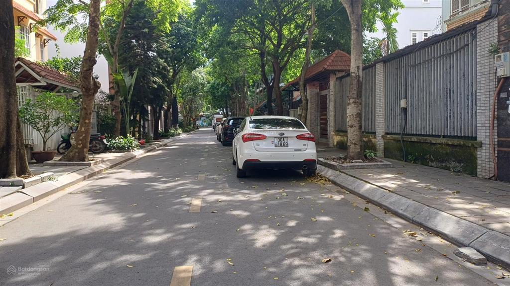 Biệt thự trần kim xuyến 200m đất vàng kđt yên hòa mặt tiền 15m