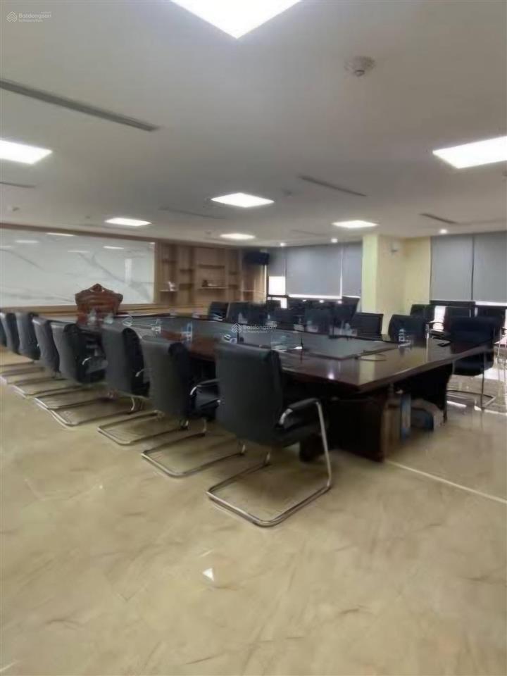 Mặt phố hoàng quốc việt  205m  7 tầng thang máy  90 tỷ kinh doanh đỉnh
