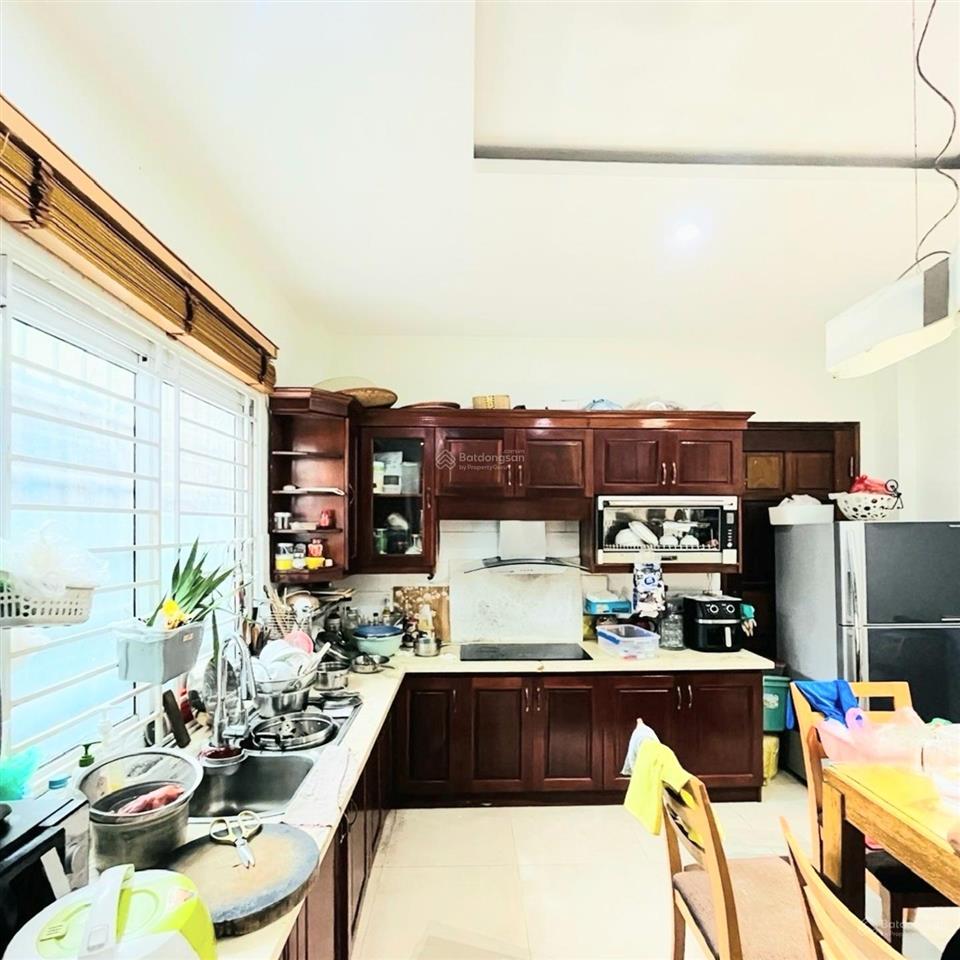 Bán nhà phố hoàng quốc việt khu phân lô, ô tô, lô góc thoáng sáng 50m  giá 15,x tỷ