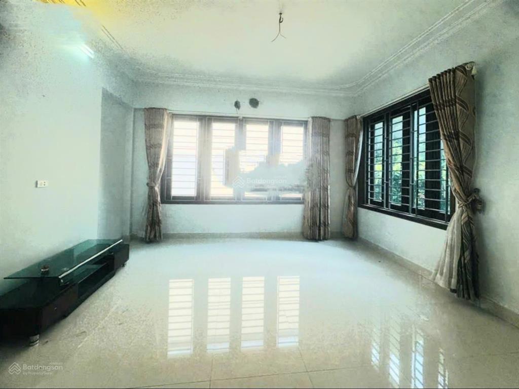 Bán nhà phố hoàng quốc việt khu phân lô, ô tô, lô góc thoáng sáng 50m  giá 15,x tỷ