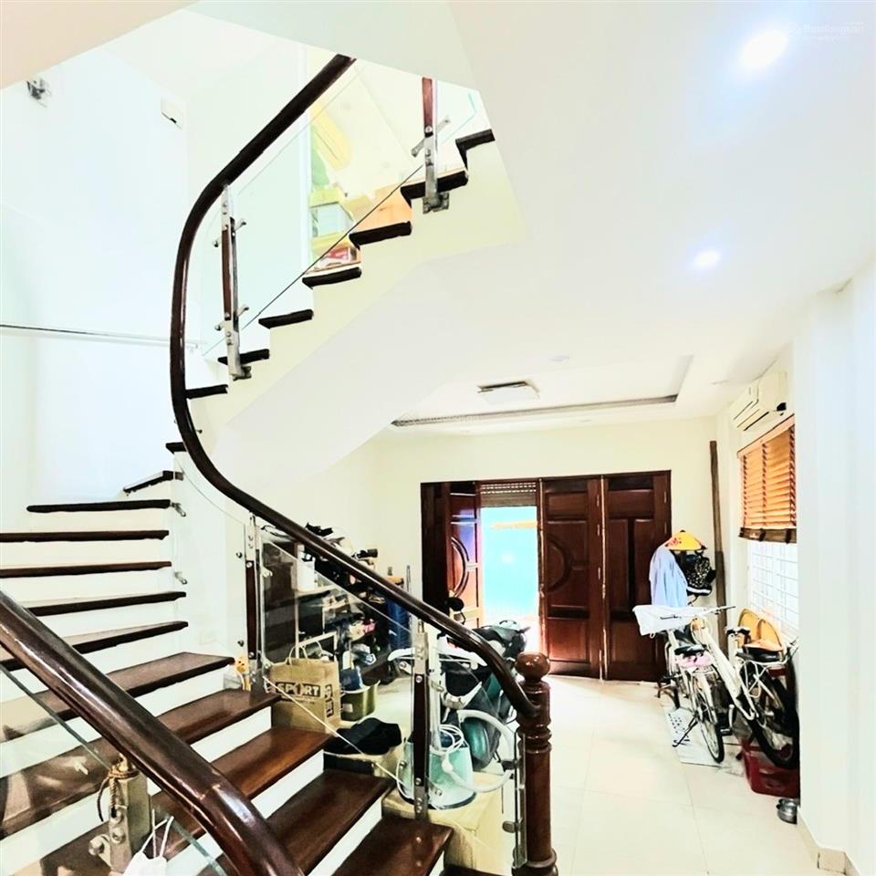 Bán nhà phố hoàng quốc việt  khu phân lô, ô tô, lô góc thoáng sáng  50m  giá 14 tỷ