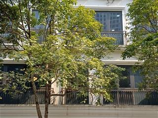 Bán tòa văn phòng lô góc đình thôn 317m2 dòng tiền 220 triệu/tháng giá thương lượng