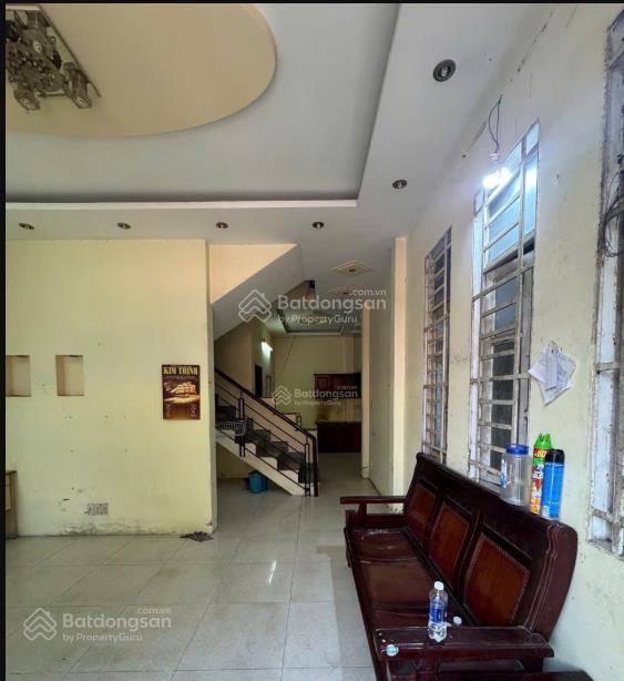 Cho thuê nhà 90 m2 thoáng mát, hẻm ô tô