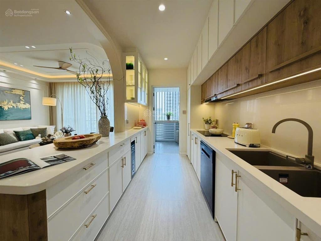 Cần bán siêu phẩm riverpark risedence view trực diện công viên, full nội thấp cao cấp mới 100%.