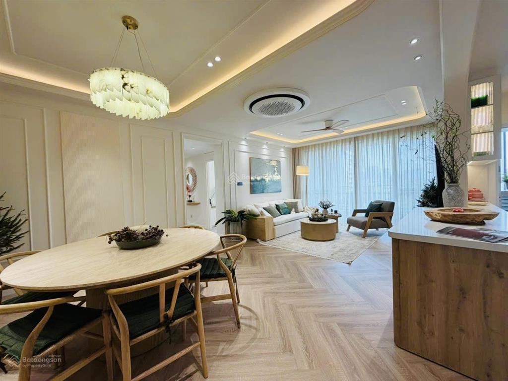 Cần bán siêu phẩm riverpark risedence view trực diện công viên, full nội thấp cao cấp mới 100%.