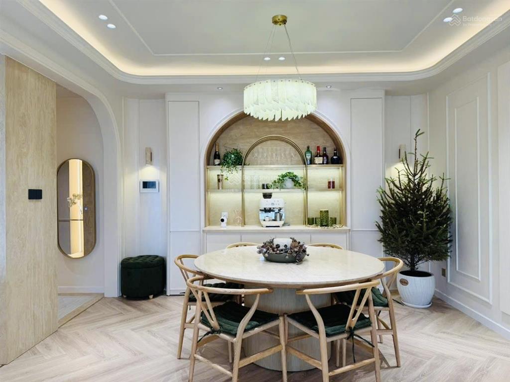 Cần bán siêu phẩm riverpark risedence view trực diện công viên, full nội thấp cao cấp mới 100%.