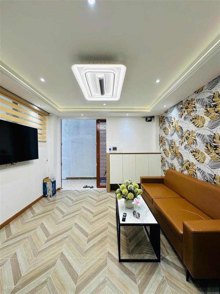 Dưới 4 tỏi  nhà hẻm xe hơi  phường 14, quang trung, gò vấp