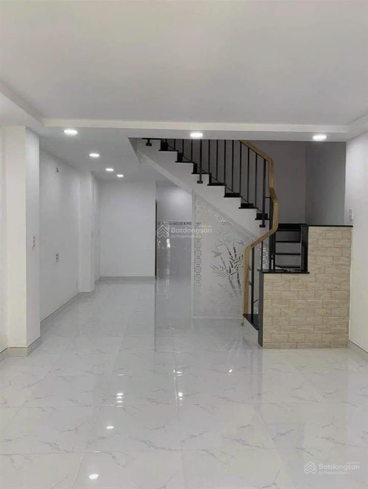 Nhà thống nhất  2pn  3wc  hơn 4 tỏi