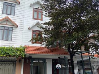 Chính chủ gửi bán biệt thự 210m2 hướng nam hoàn thiện full .  em sơn 0928 036 ***