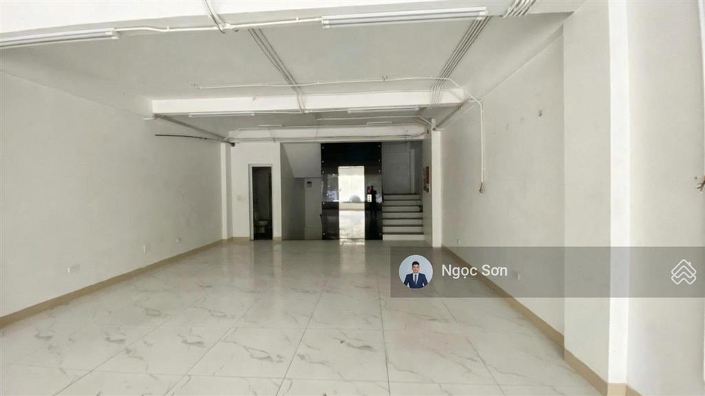 Chính chủ cần cho thuê shophoue mặt đường lê trọng tấn hoàn thiện có thang máy. 0925 238 ***
