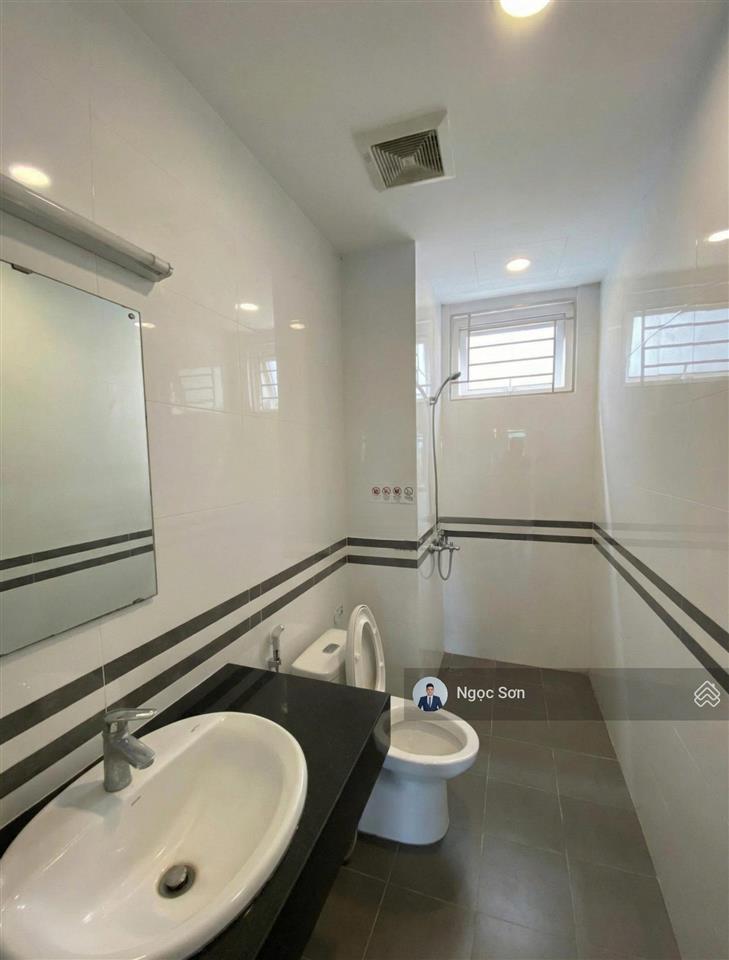 Chính chủ cần cho thuê shophoue mặt đường lê trọng tấn hoàn thiện có thang máy. 0925 238 ***