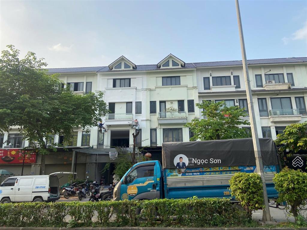 Vị trí kinh doanh 144m2  27,x tỷ khó tìm căn thứ 2  giá rẻ hơn giá thị trường gần 2 tỷ.