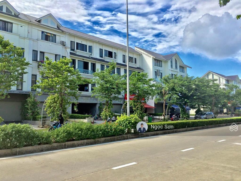 Vị trí kinh doanh 144m2  27,x tỷ khó tìm căn thứ 2  giá rẻ hơn giá thị trường gần 2 tỷ.