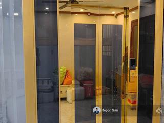 Cho thuê tầng 2 tòa nhà văn phòng khu c geleximco có thang máy