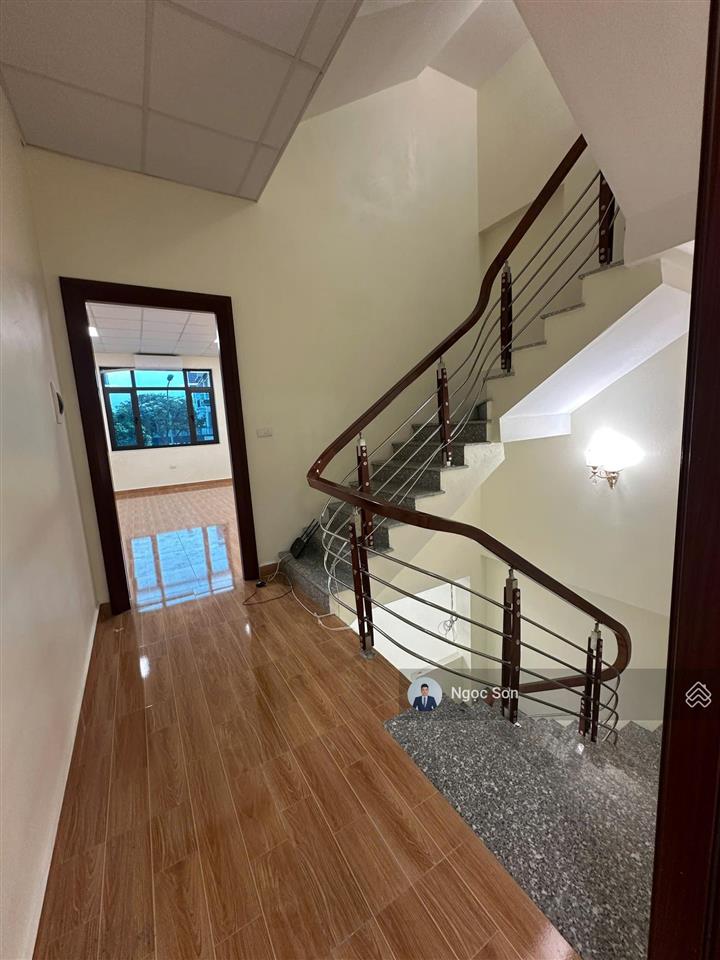 Cho thuê nhà vườn 130m mặt tiền 6m mặt sau shophouse khu d