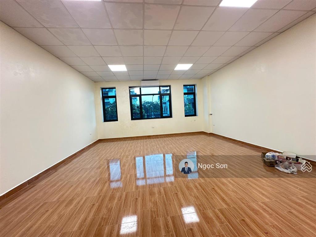 Cho thuê nhà vườn 130m mặt tiền 6m mặt sau shophouse khu d