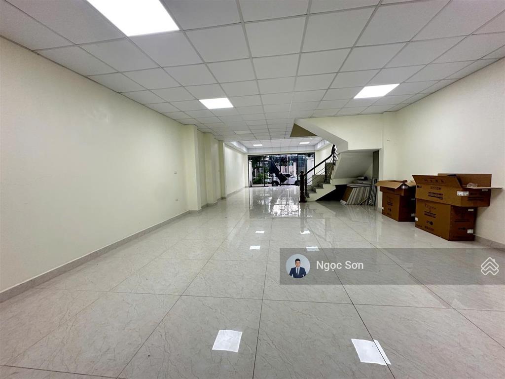 Cho thuê nhà vườn 130m mặt tiền 6m mặt sau shophouse khu d