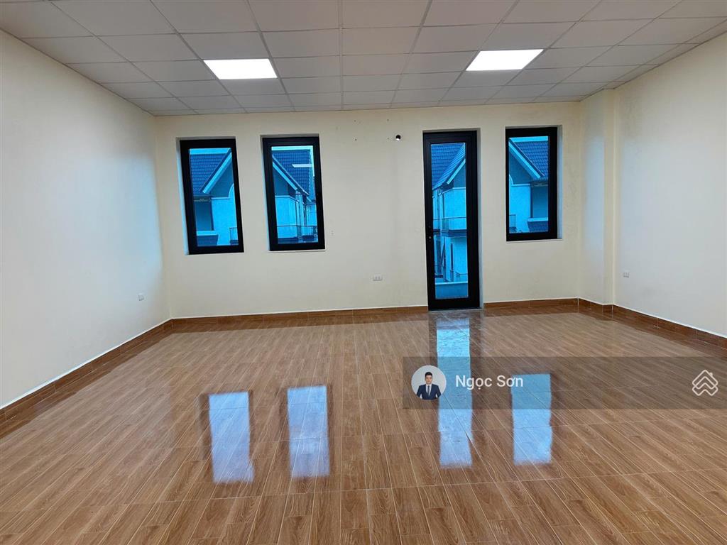 Cho thuê nhà vườn 130m mặt tiền 6m mặt sau shophouse khu d