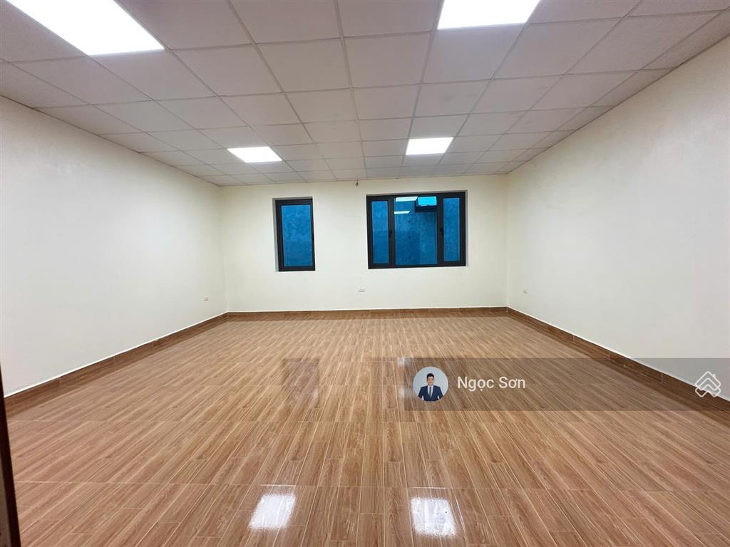 Cho thuê nhà vườn 130m mặt tiền 6m mặt sau shophouse khu d