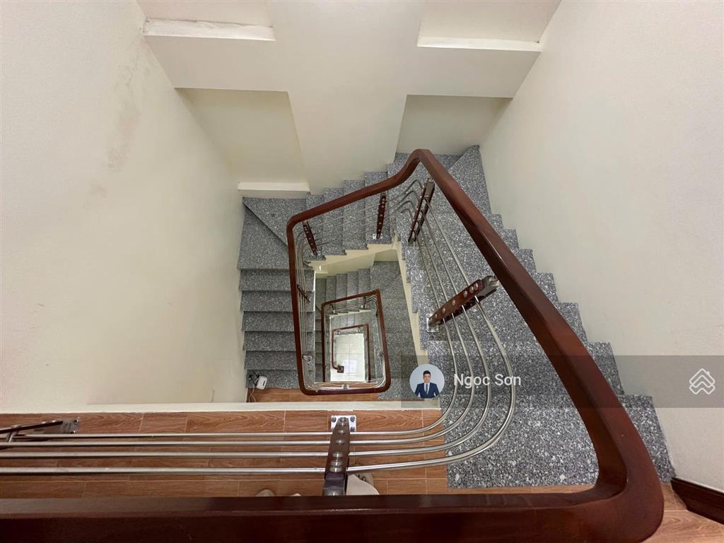 Cho thuê nhà vườn 130m mặt tiền 6m mặt sau shophouse khu d