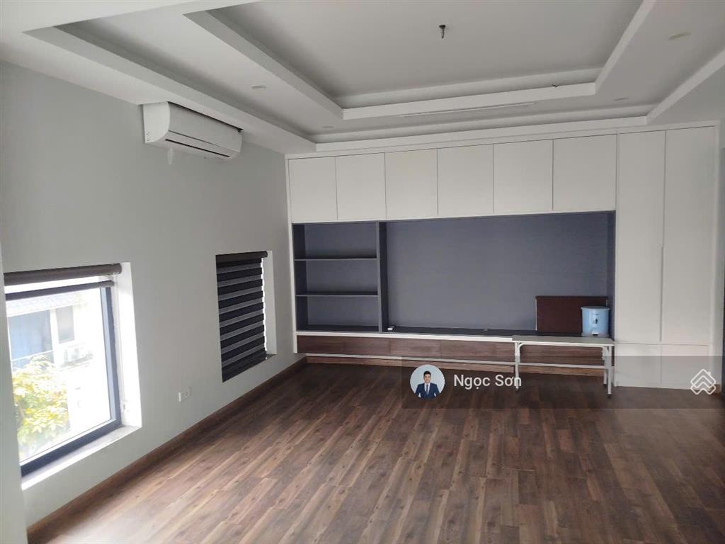 Cho thuê lô góc 156m², 4,5 tầng thang máy gần aeon mall khu c geleximco