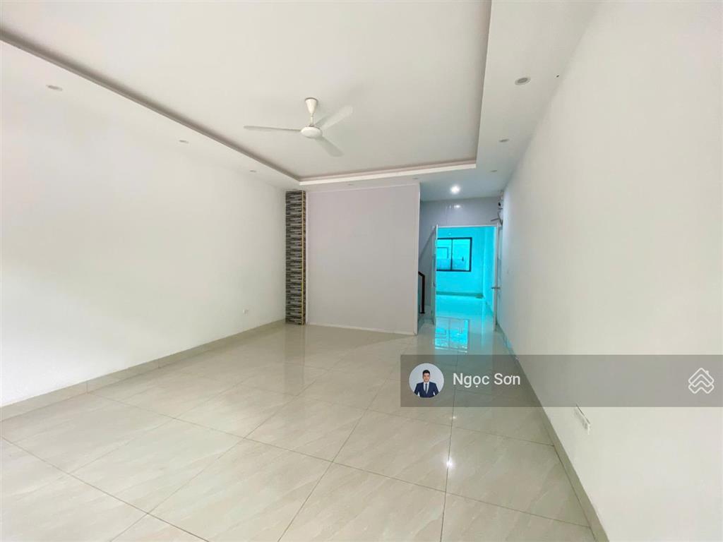 Cho thuê liền kề b50 trục chính khu b geleximco đường 20,5m giá chỉ 20tr/tháng