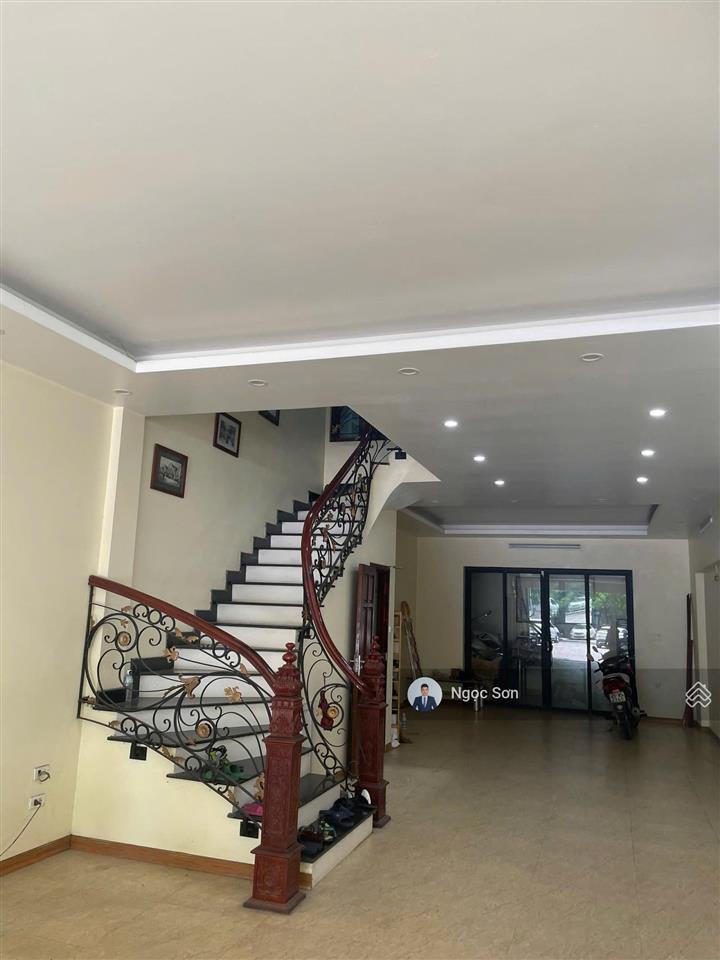 Cho thuê liền kề 95m trục chính kinh doanh sầm uất bậc nhất khu c & d geleximco