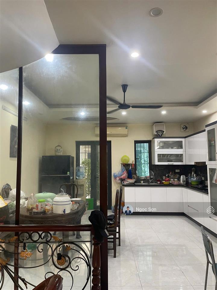 Cho thuê liền kề 95m trục chính kinh doanh sầm uất bậc nhất khu c & d geleximco