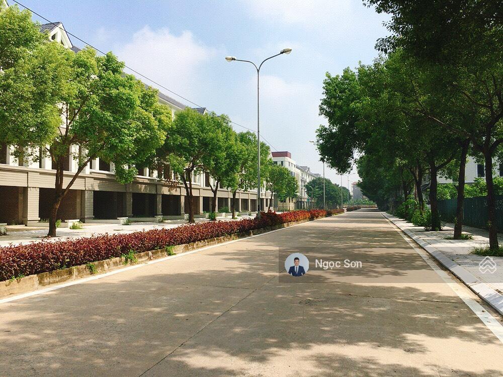 Bán nhà vườn c40 geleximco trục chính 114m2 mt 6m, sẵn sổ đỏ, giá nhỉnh 22 tỷ bán nhanh