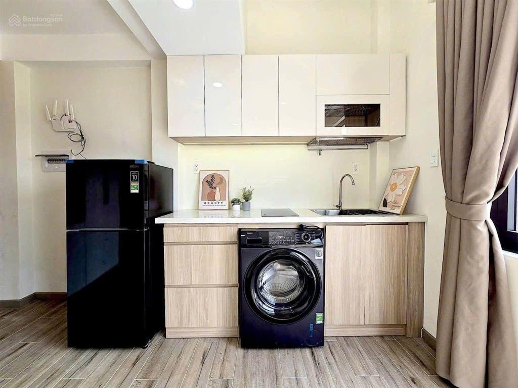 Cho thuê căn hộ full nội thất ban công tại ung văn khiêm sát hutech, uth, ftu2