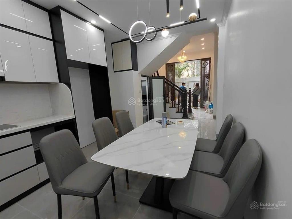 9 tỷ bán nhanh nhà 5 tầng xây mới full đồ ô tô lùi cửa  trung tâm văn quán  19/5  nguyễn khuyến