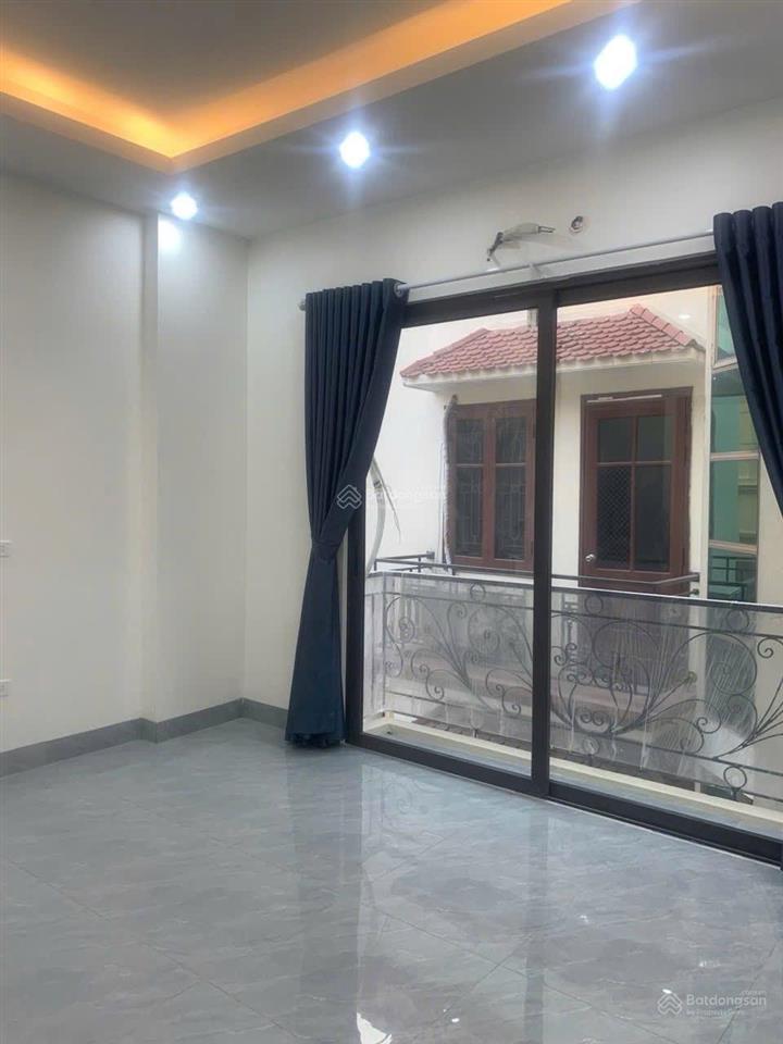 Chủ nhà cần bán nhà 5tầng, mặt tiền 4.5m, thang máy nhập khẩu full đồ ngõ rộng ô tô cầu am vạn phúc