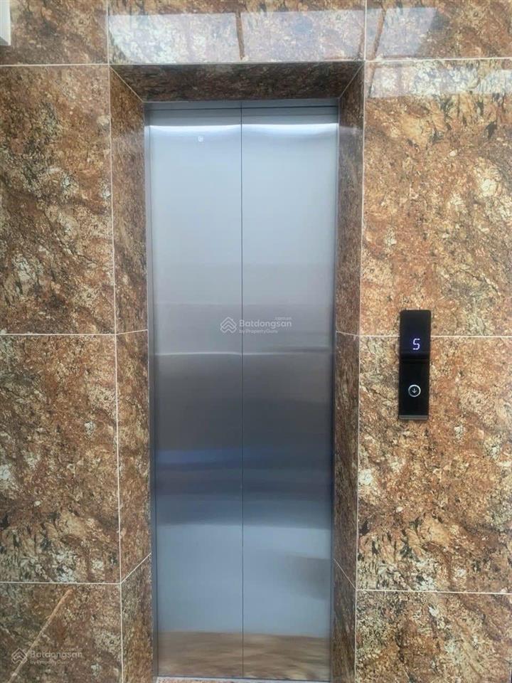 Chủ nhà cần bán nhà 5tầng, mặt tiền 4.5m, thang máy nhập khẩu full đồ ngõ rộng ô tô cầu am vạn phúc
