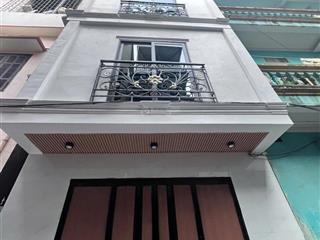 Duy nhất 1 căn nhà mới full nội thất, ô tô đỗ cửa, ngay bưu điện hà đông. giá chỉ 6 tỷ