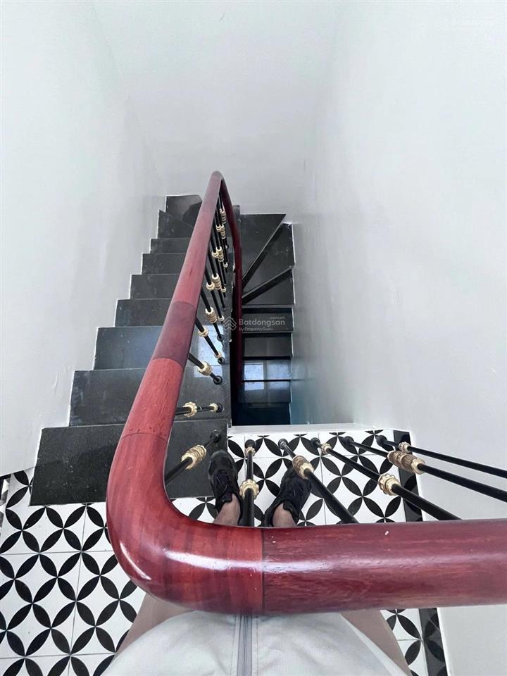 Duy nhất 1 căn nhà mới full nội thất, ô tô đỗ cửa, ngay bưu điện hà đông. giá chỉ 6 tỷ
