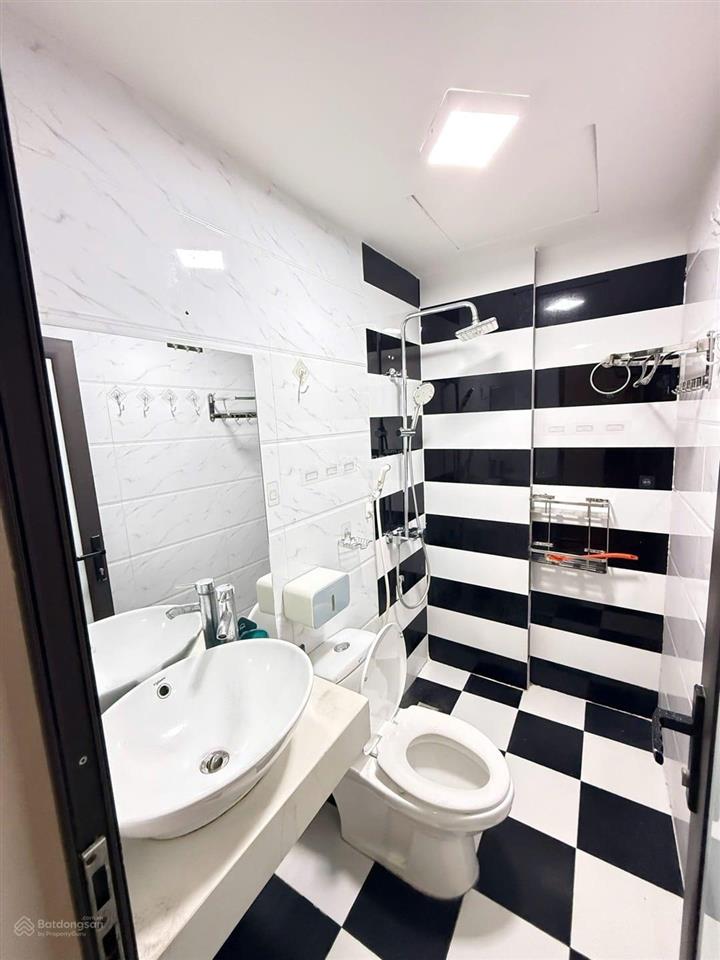 Bán nhà căn góc 5t 40m 6 phòng ngủ, ô tô đỗ cửa, lương thế vinh cổng cđ xây dựng đh hà nội