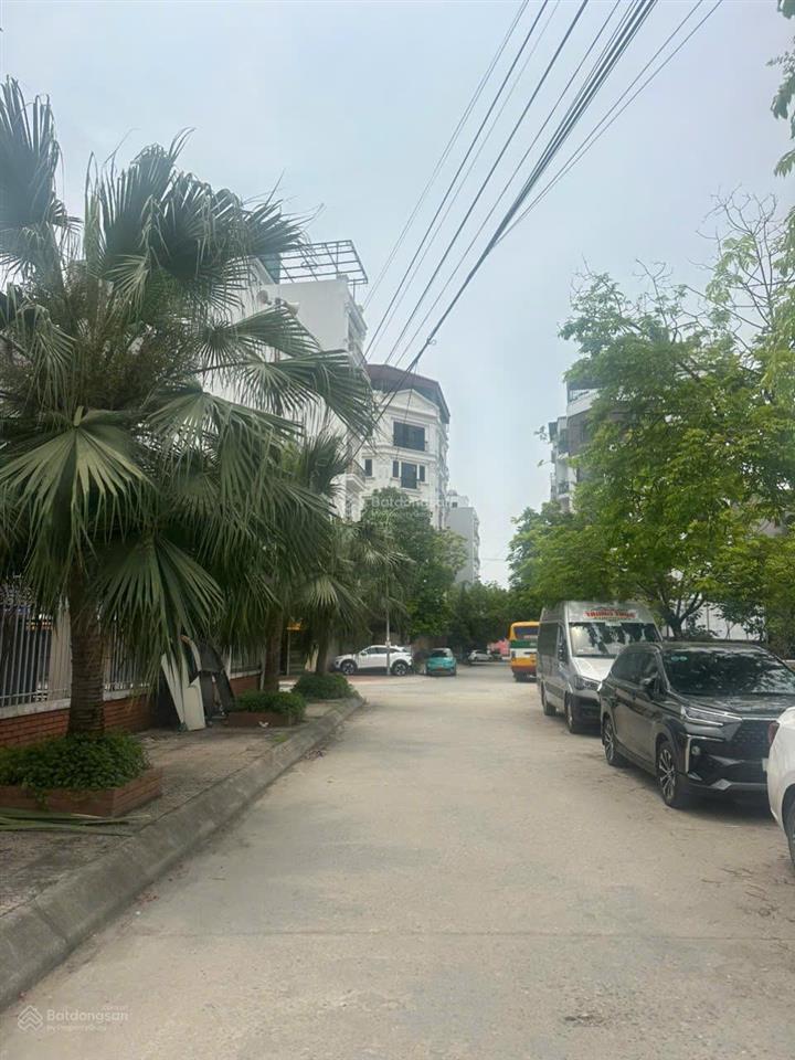 Bán nhà 5t mặt ngõ full nội thất, ngay bể bơi la khê đối diện park city  vòng xuyến lê trọng tấn