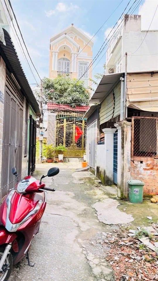 Đất trống  4x20m hẻm xe hơi thông  100m ra lê thị riêng  thới an