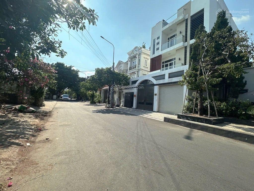 Bán đất tặng nhà thô 3 tầng tại lê thị riêng, 9,5 tỷ, 140 m2,kdc phú nhuận, thới an, ngay ubnd q.12